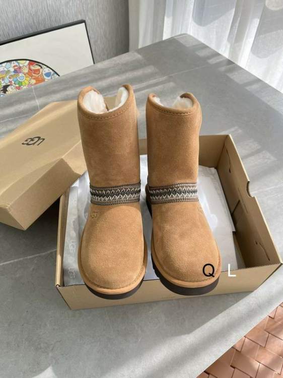 Picture of UGG Shoes _SKUUGGsz35-40LL102419727